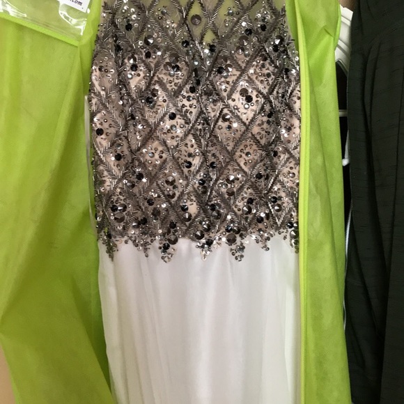 Gorgeous Prom Dress!!!💓 - Picture 3 of 4